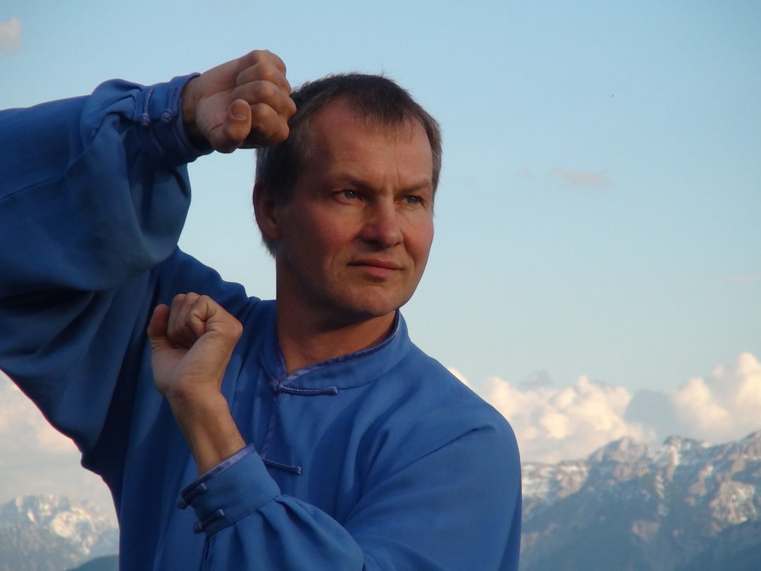 Xing Yi vor den Alpen Xing Yi - Boxhaltung
